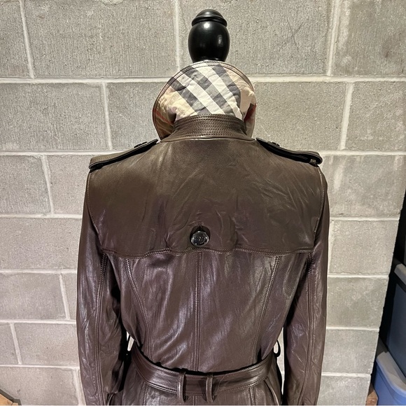 Burberry trench coat. - Picture 7 of 16